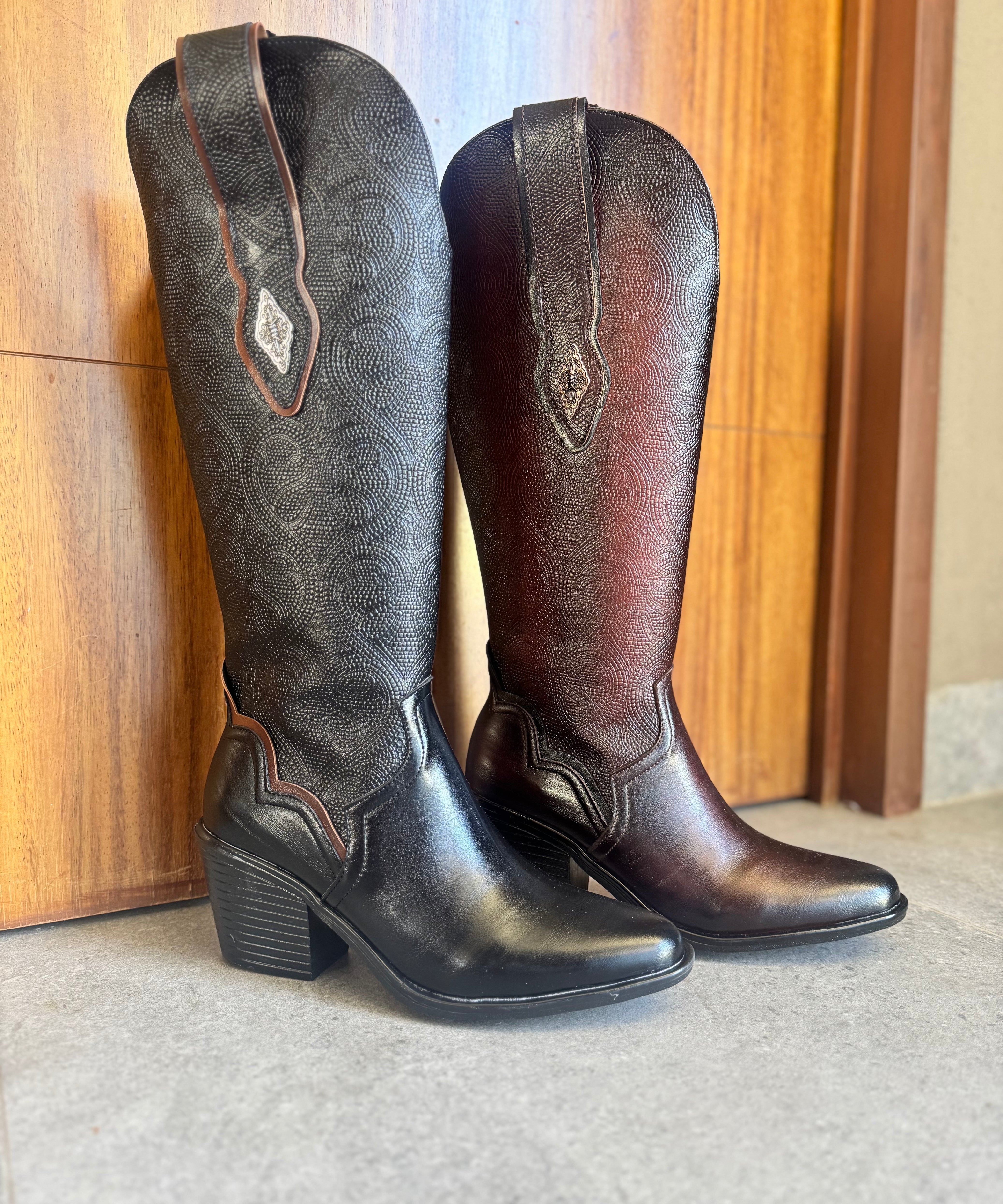 2025L Bota Larga Grabada