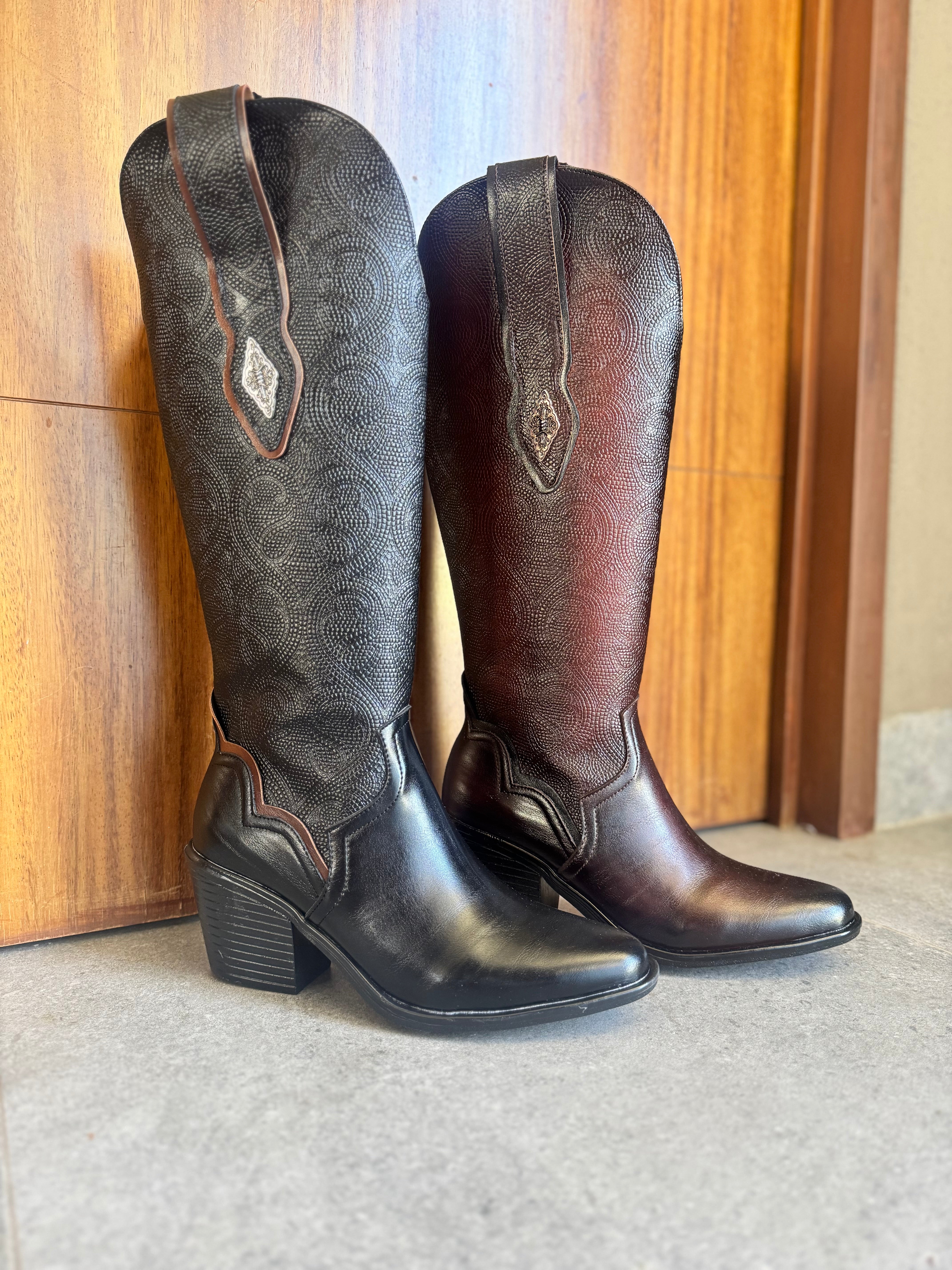 2025L Bota Larga Grabada