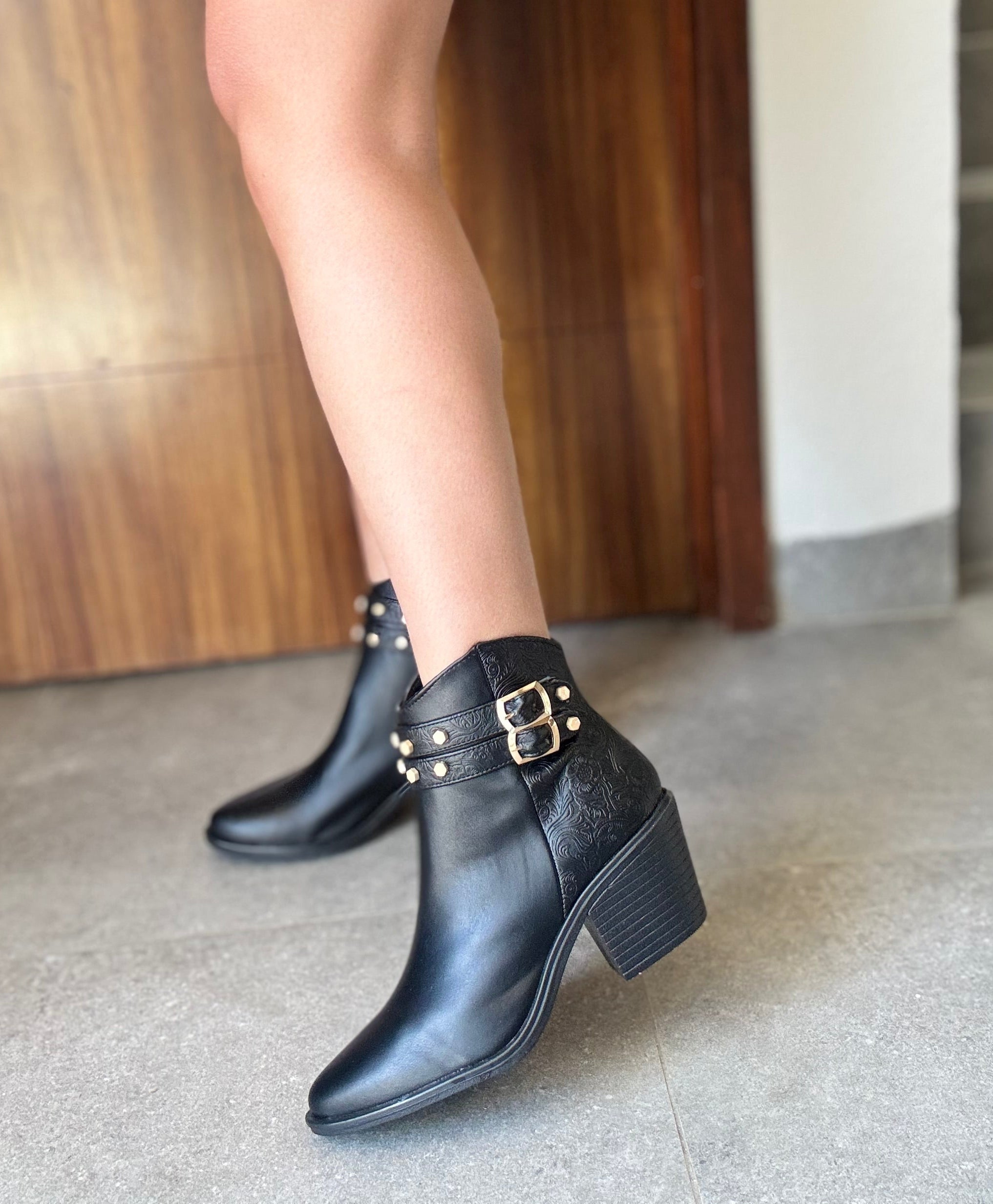 1714L BOTÍN HEBILLA FLORES NEGRO