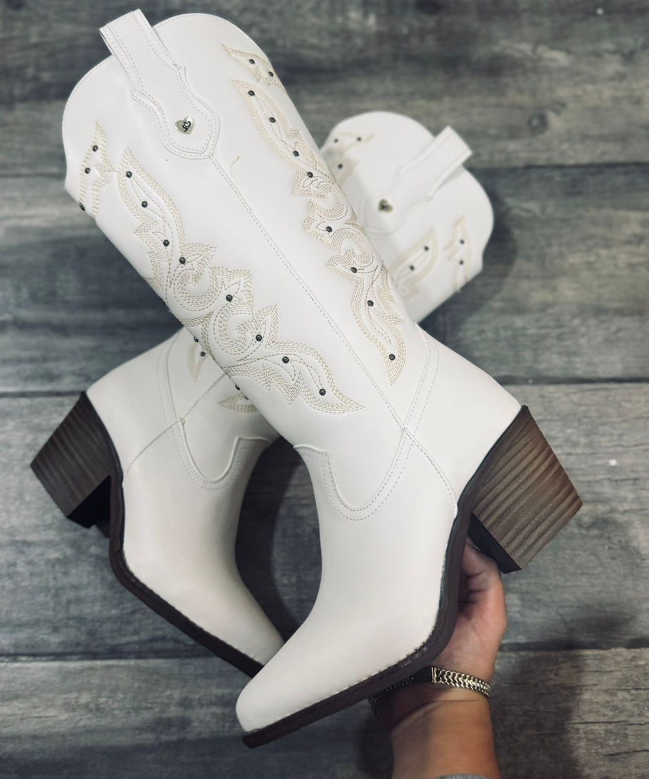 706A Bota Vaquera con detalle de Estoperoles tubo delgado Tacon 7 cm