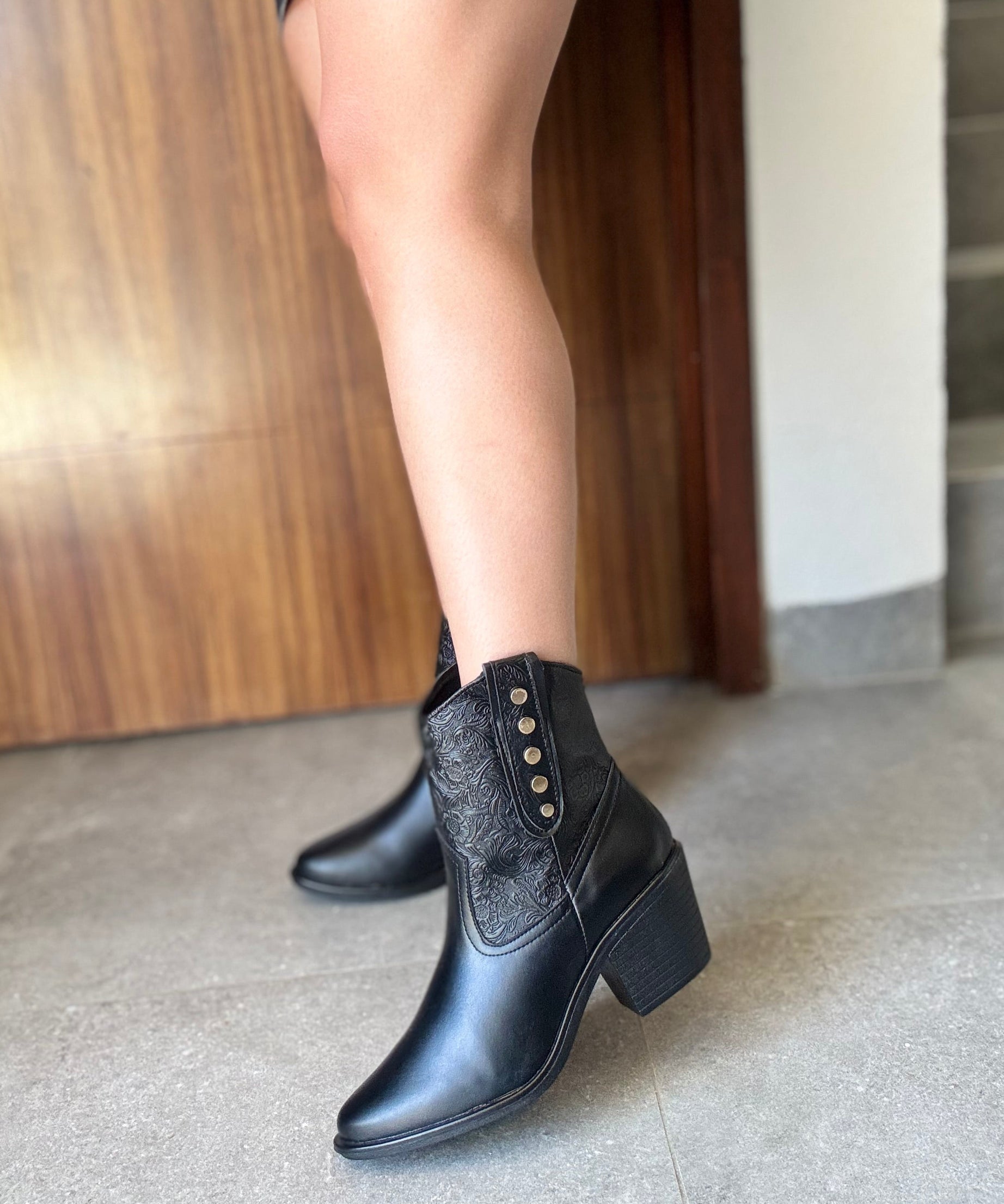 1728L BOTÍN FLORES Negro