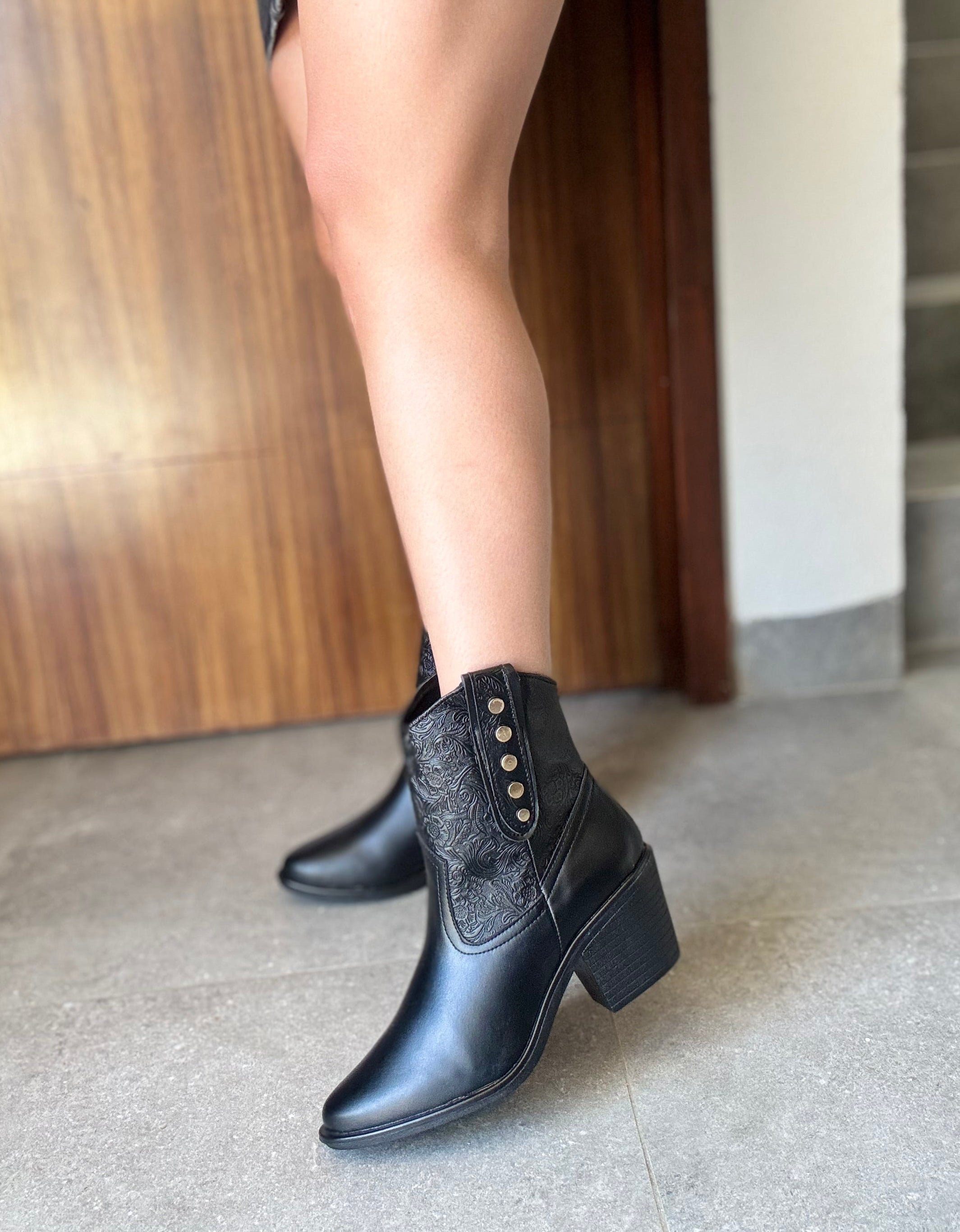 1728L BOTÍN FLORES Negro