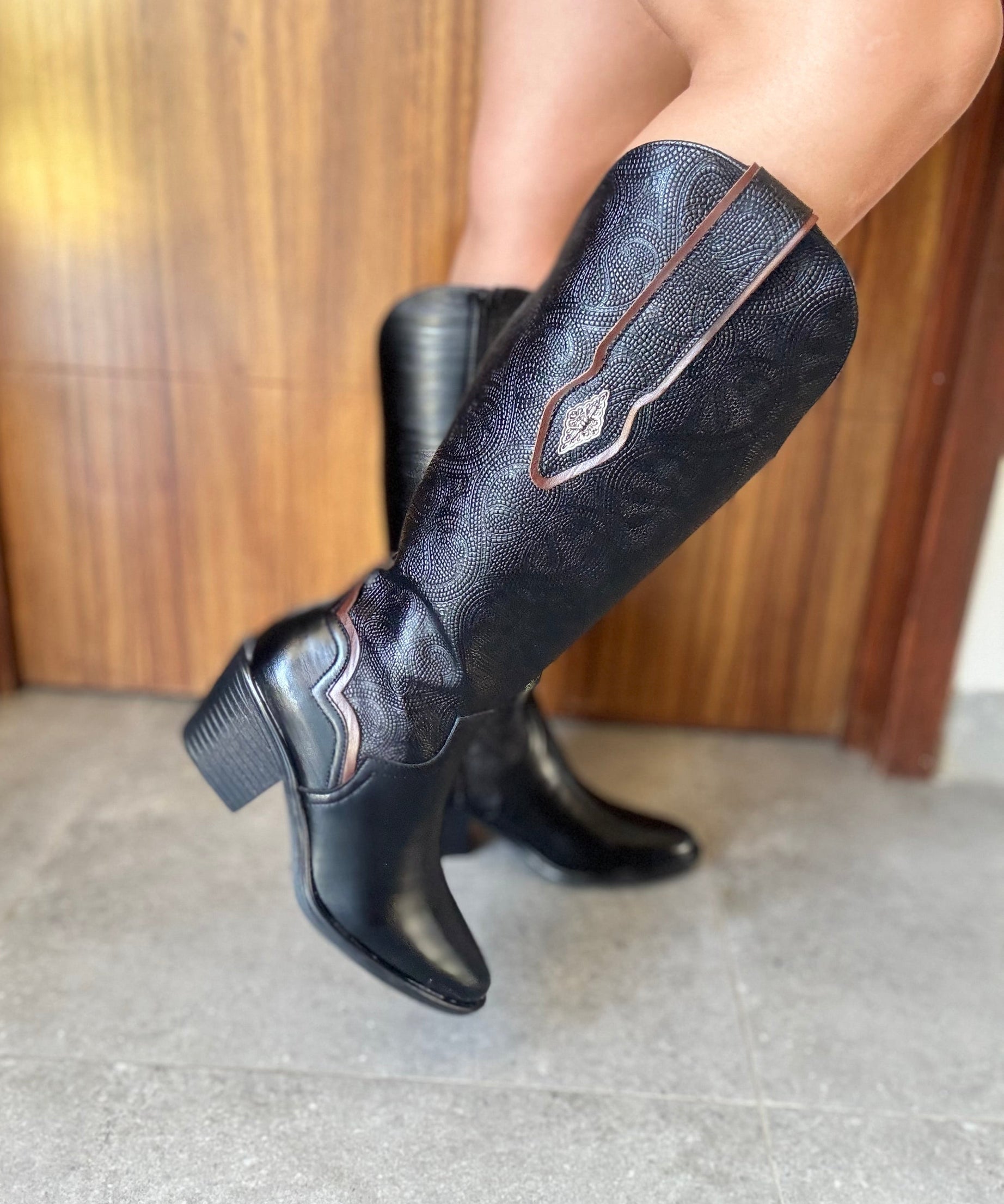 2025L Bota Larga Grabada