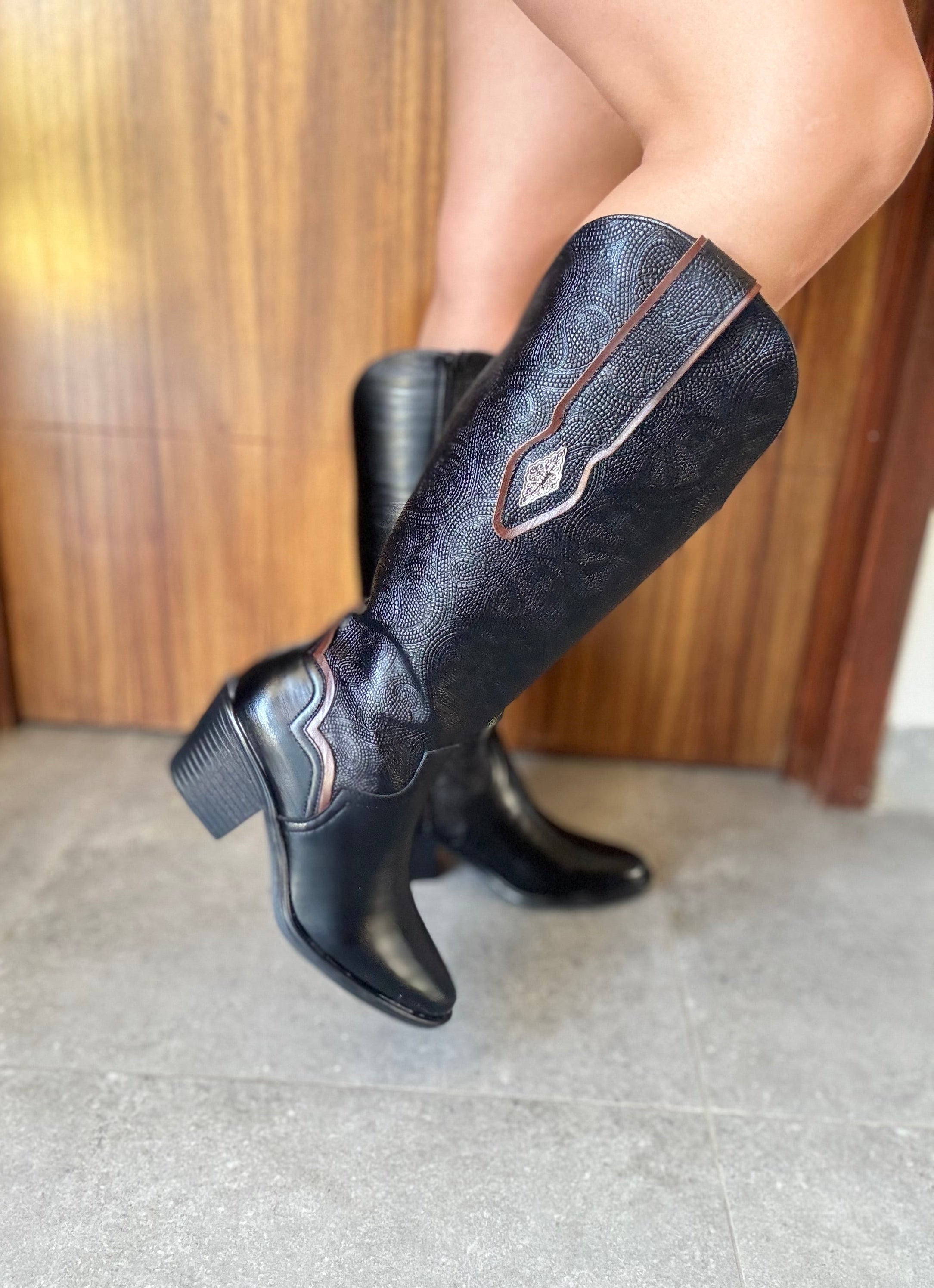 2025L Bota Larga Grabada