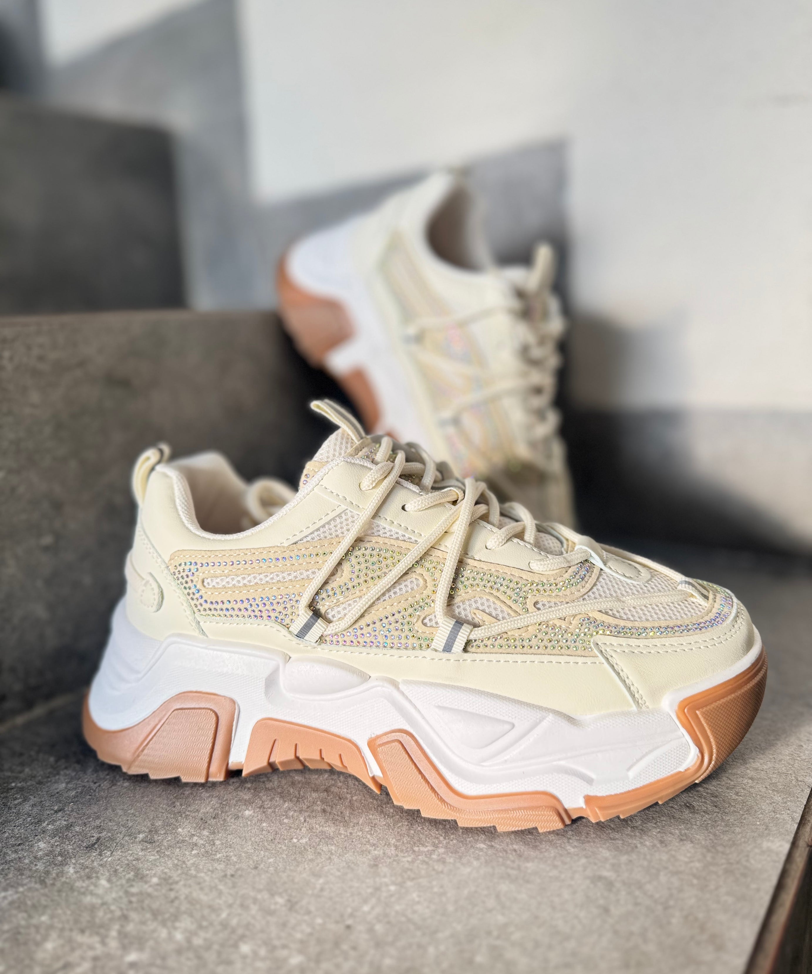 900 PLATAFORMA BRILLOS LATTE