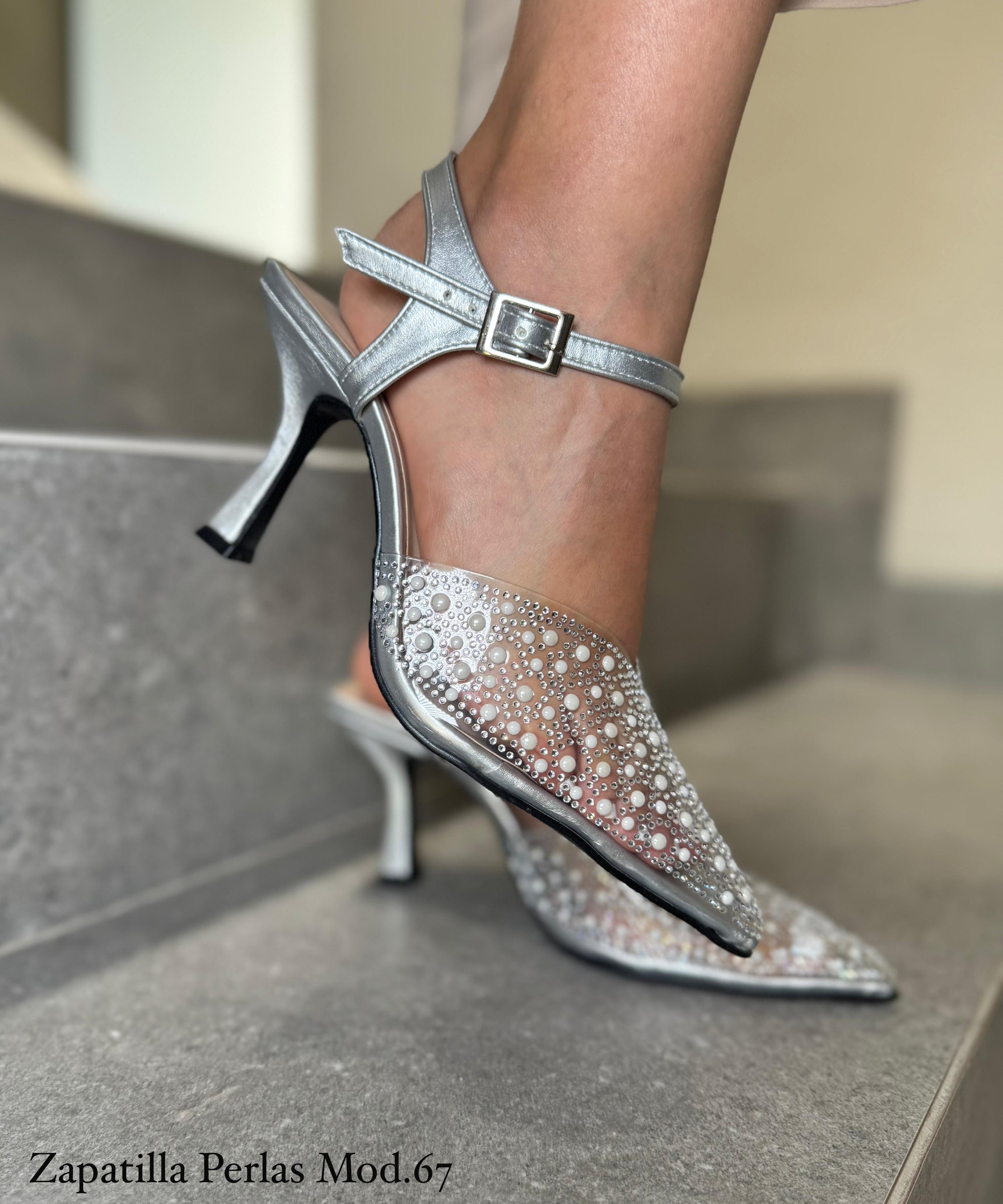 67 ZAPATILLA PERLAS PLATA
